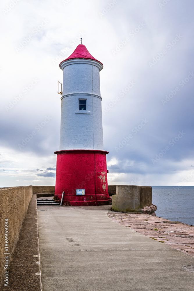 Fototapeta premium Berwick Pier and Lighthouse, Berwick-upon-Tweed, England