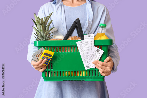 Young woman with shopping b...