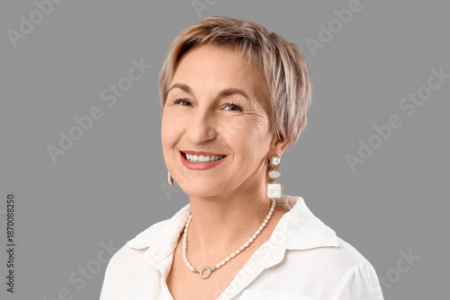Blonde mature woman with sh...