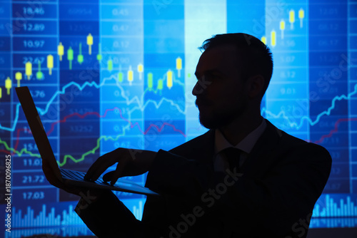 Silhouette of businessman w...