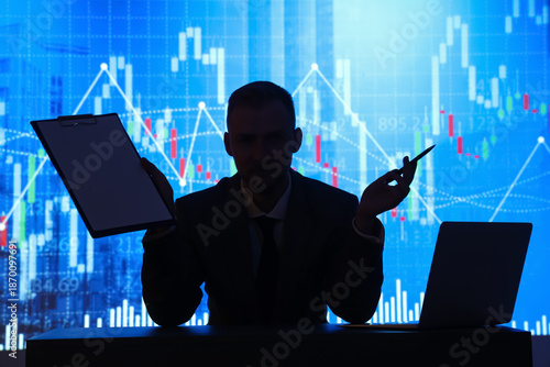Silhouette of businessman w...