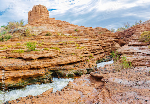 Foto Las Vegas Wash Forming Slot Canyon as it Cuts Through The Red Sandstone Formatio