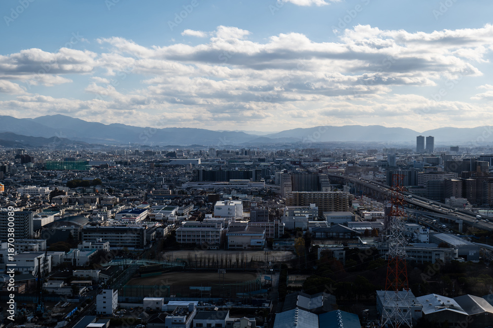 Obraz premium 大阪、橋、城市、山、道路、風光、交通、青空、雲