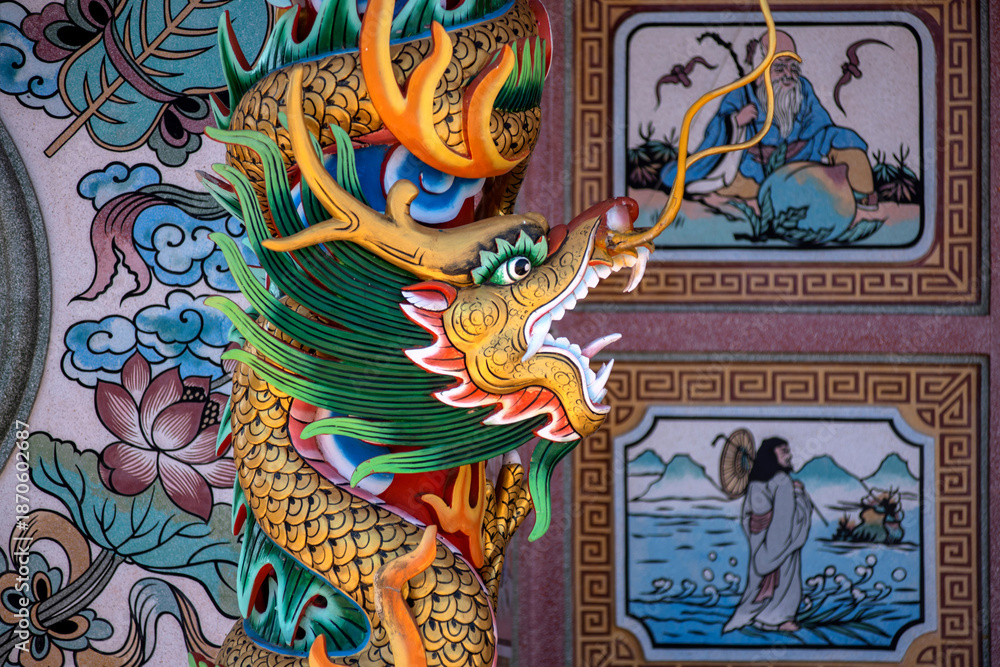 Fototapeta premium Image of displays an ornate dragon sculpture on pillar within a Chinese shrine. Dragon is facing to the right.