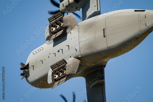Canvas Print Airbus A400M Atlas avion de transport militaire gros plan sous fuselage
