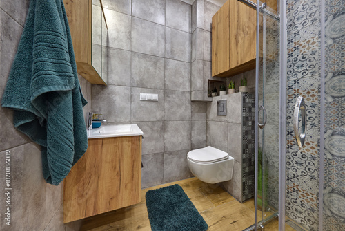 Wallpaper Mural Łazienka w kawalerce z kabiną prysznicową w stonowanych kolorach Torontodigital.ca