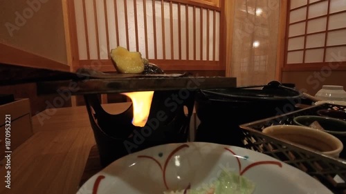 Wallpaper Mural 日本の観光地の温泉旅館の各種類の和食料理と小鍋の様子 Torontodigital.ca