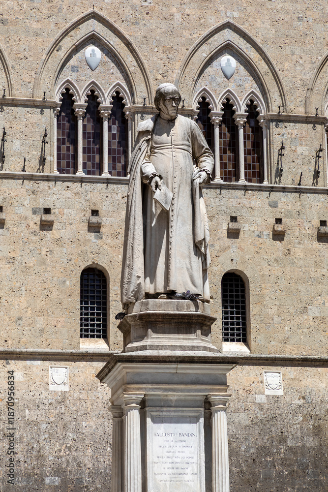 Fototapeta premium statue of sallustio bandini in the piazza salimbeni in siena tuscany italy sunny day
