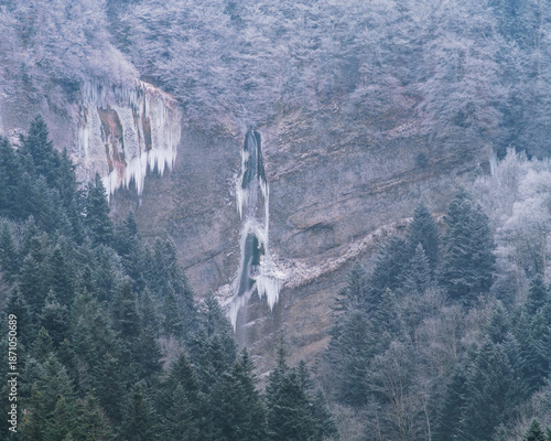 Grand froid à la cascade de la Pisserotte