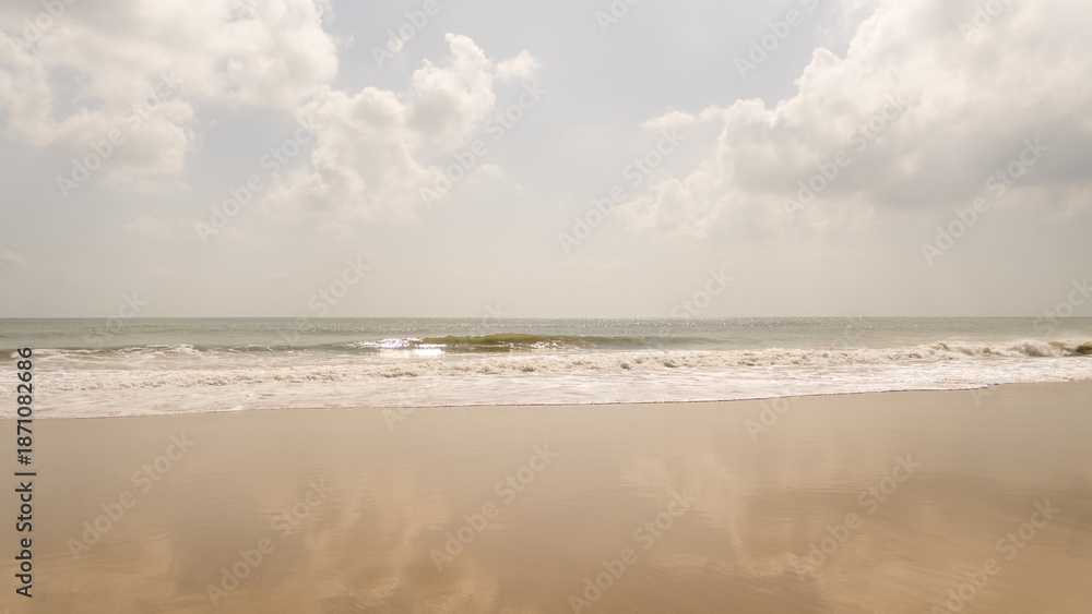 Fototapeta premium Powerful Ocean Waves Crashing 