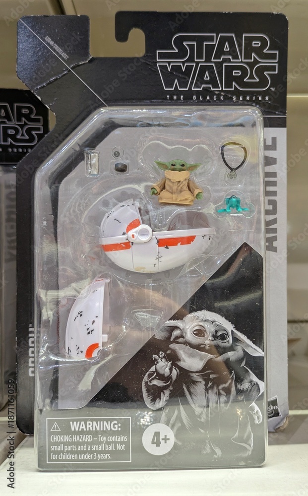 Obraz premium Figura de Grogu (Baby Yoda) de The Mandalorian, en la juguetería Toy Planet en Madrid, España, 9 de enero de 2026