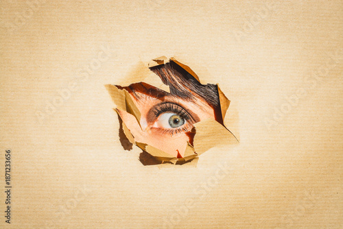 Papier, Auge, durchblicken