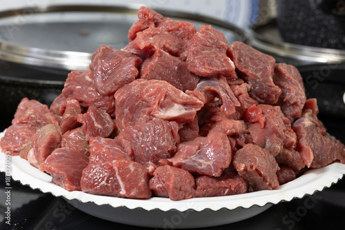 Εκτύπωση καμβά Meat cut into pieces for lunch. Chunks of raw lard on a plate.