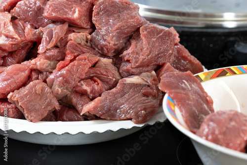 Schilderij op canvas Meat cut into pieces for lunch. Chunks of raw lard on a plate.