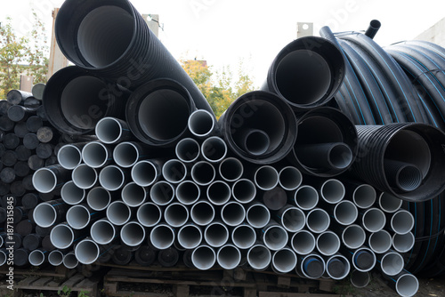 High-density polyethylene pipes for the transmission of liquids and gases. Used for high-pressure pipelines, water and gas lines