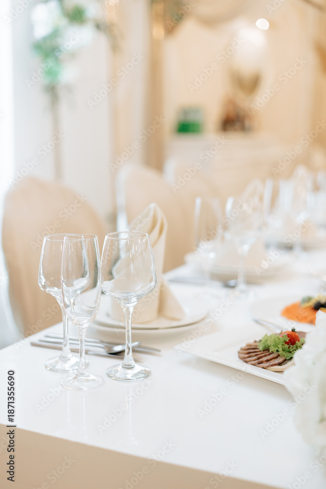 Fototapeta premium Wedding decoration, restorant flowers