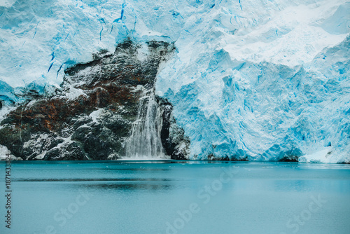 Foto Antarctica Ice Caps Melting Action Avalanche Snow Falling into Ocean