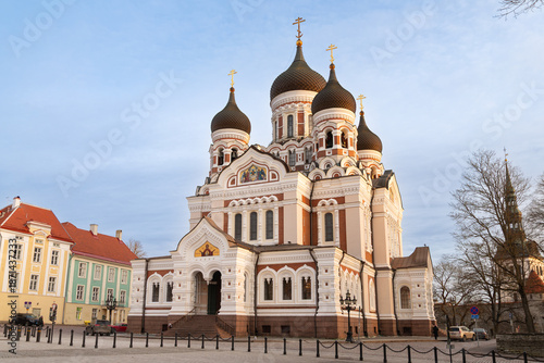 Catedral ortodoxa de Tallin al amanecer en diciembre