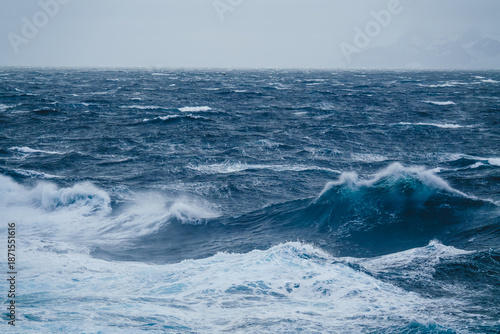 Φωτογραφία Drake Passage Large Waves Crashing in Ocean Wide