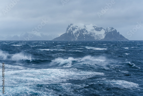 Φωτογραφία Antarctica Elephant Island Crashing Ocean Waves Dangerous Remote Frozen Landscape
