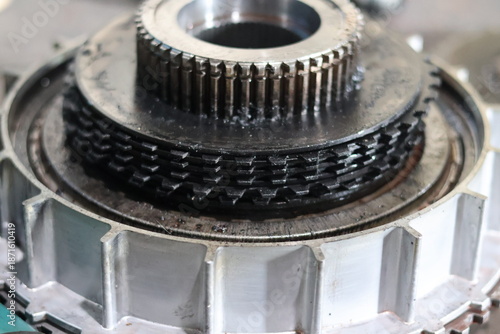 Tableau sur toile Close up of damaged automatic transmission clutch pack with burnt friction discs and bent steel plates, showing severe mechanical failure and overheating wear in a vehicle gearbox