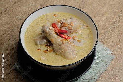 thai food chicken curry