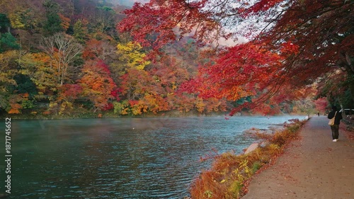 京都の秋 嵐山の紅葉景色