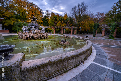 Ciudad de Valladolid al anochecer con luces enigmáticas y misteriosas	
