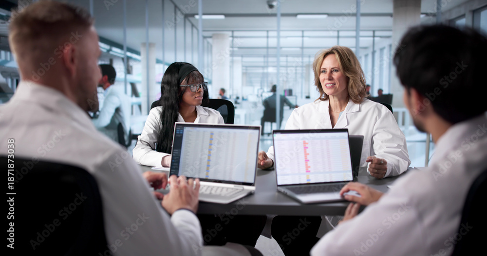 Obraz premium Hospital Team Using Computerized Coding