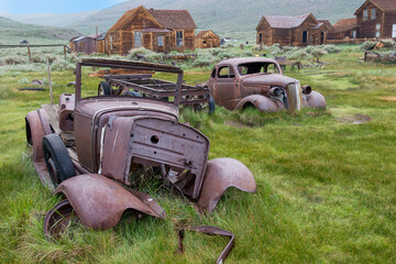 Leinwandbilder Oldtimer Verrostete Autos in Geisterstadt Bodie  © travelview