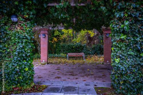 Ciudad de Valladolid al anochecer con luces enigmáticas y misteriosas	
