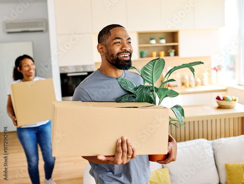 Foto Young black couple moving into a new modern house, carrying boxes and arriving home together