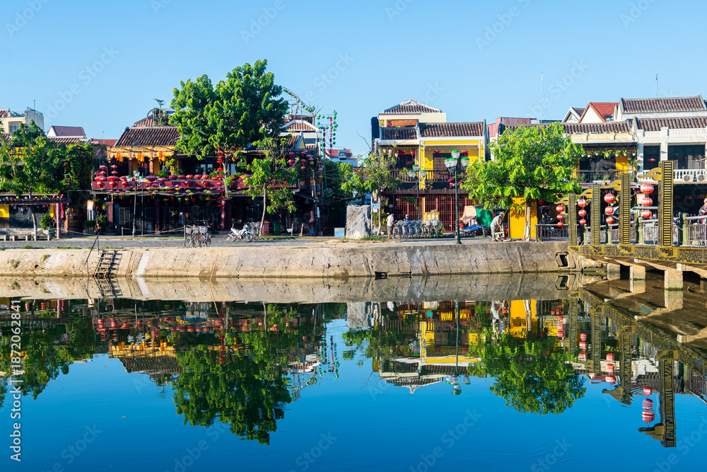 Fototapeta premium street view of hoi an old town, vietnam 
