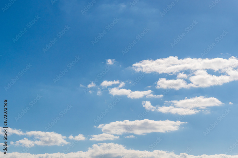 Fototapeta premium 冬の爽やか青空と太陽光で輝く雲55