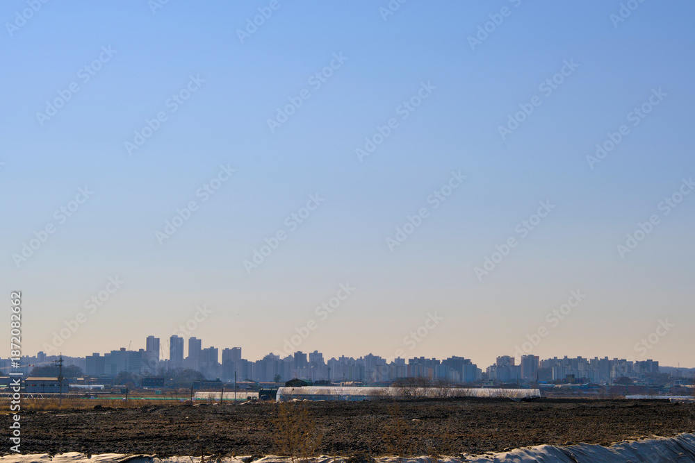 Fototapeta premium A distant view of the city