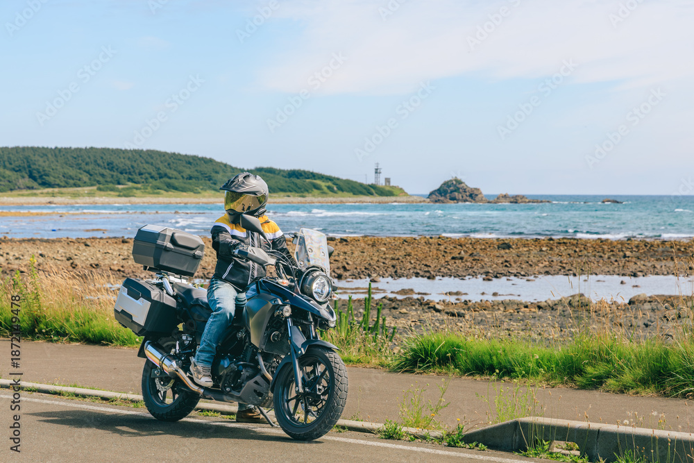 Obraz premium 東北ツーリング 尻屋崎の海とバイク