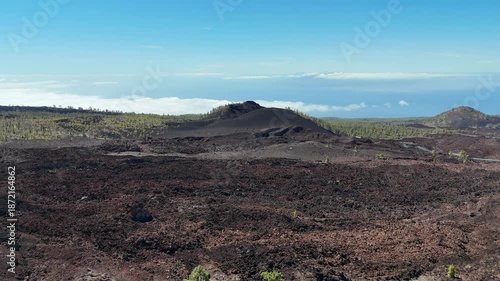 Wallpaper Mural survol du Volcan de Chinyero près du Teide à Tenerife Torontodigital.ca