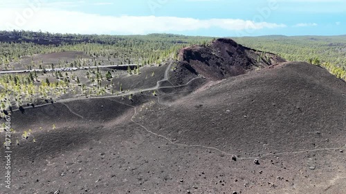 Wallpaper Mural survol du Volcan de Chinyero près du Teide à Tenerife Torontodigital.ca