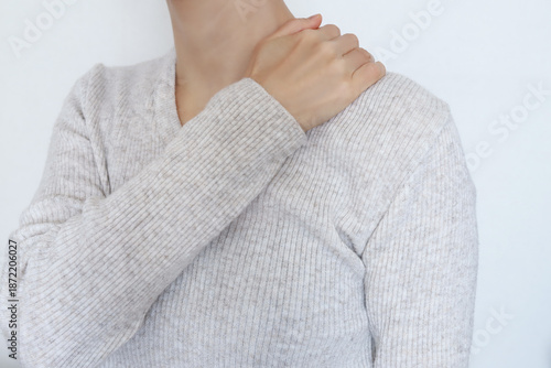Tableau sur toile 肩を押さえる女性の後ろ姿