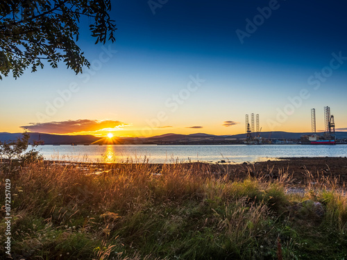 Tableau sur toile Sunset over Cromarty Firth and oil rigs in Dingwall Scotland