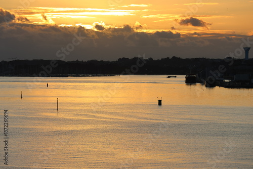 Sunset sur la rade de Lorient (Bretagne, Morbihan, France)