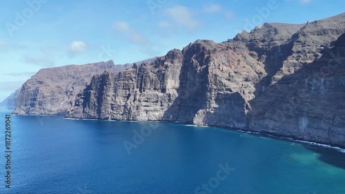 Wallpaper Mural survol de Los Gigantes à Tenerife Torontodigital.ca