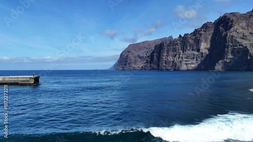 Wallpaper Mural survol de Los Gigantes à Tenerife Torontodigital.ca