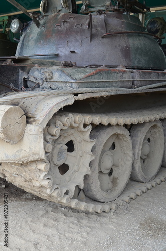 Czołg - zabłocona gąsienica