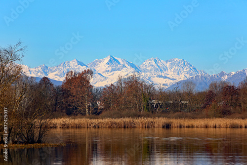 Il monte Rosa visto dal lago di Varese