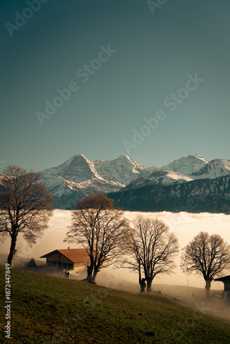 Berge über dem Nebel