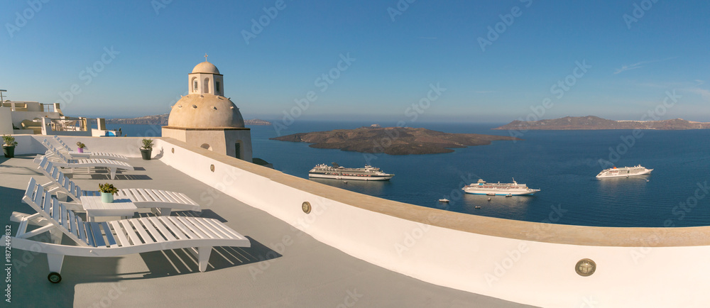 Fototapeta premium White cliffside buildings and churches in Fira, Santorini, Greece