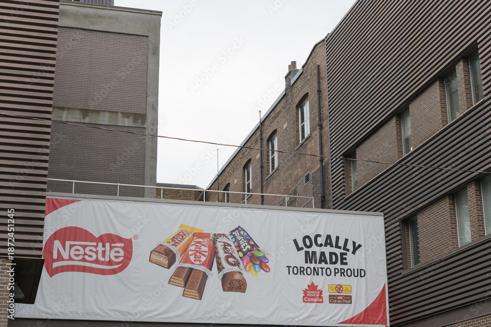 Obraz premium Nestlé Canada’s Sterling Road plant, at 72 Sterling Road, Toronto, produces chocolate and confectionery like Kit Kat, Smarties, Aero, and Coffee Crisp