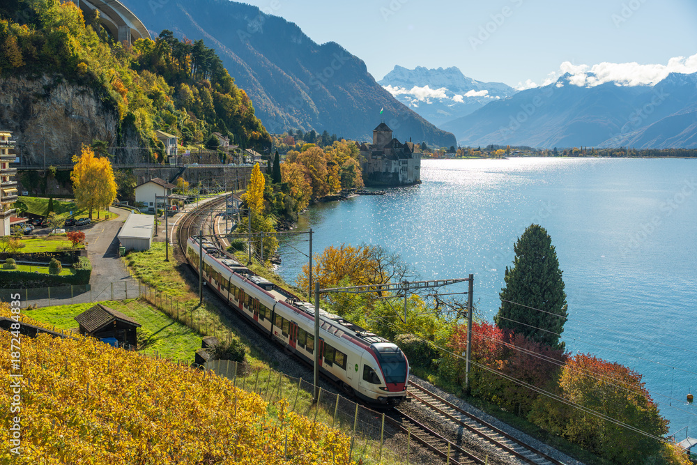 Φωτογραφία Train passing Chillon Castle on Lake Geneva shore