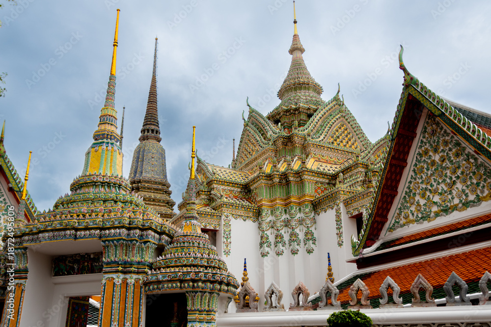 Fototapeta premium Architecture surrounding the grand War Pho temple in Bangkok, Thailand, the temple of the reclining Buddha